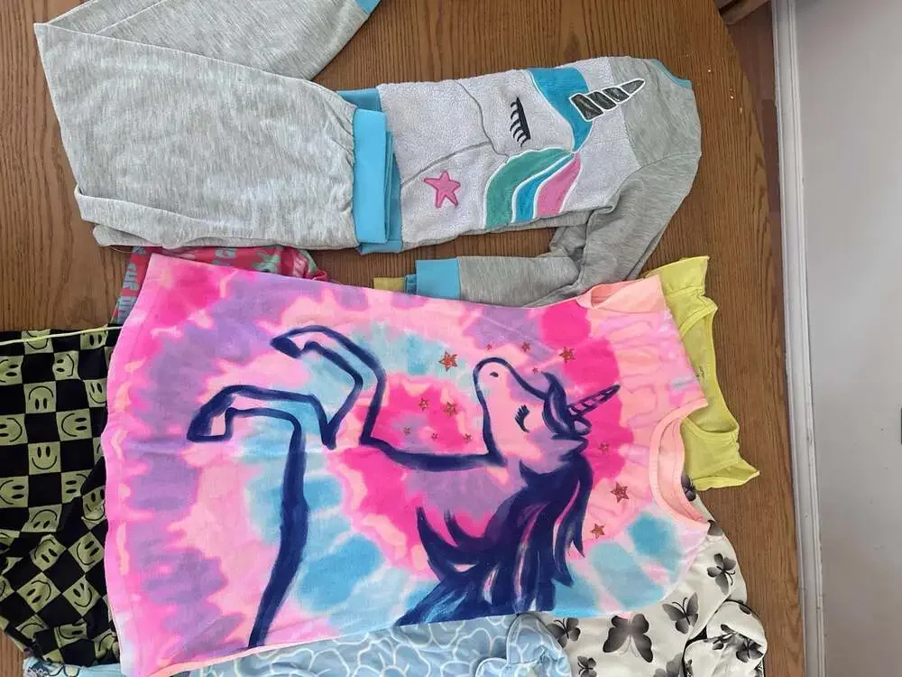 Girls Assorted Multi-Brand Pajama Tops and Shorts Lot Size M (8)